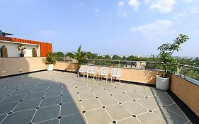 Opulence Inn - 500 Meters From Railway Station